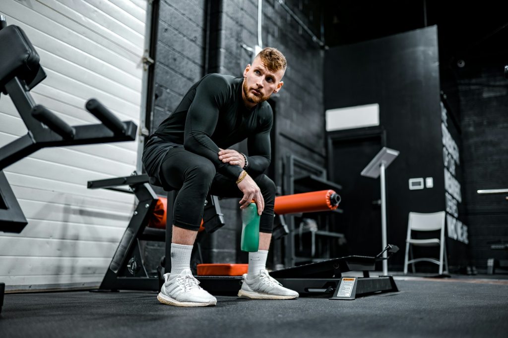 kışın spor salonunda ne giyilir erkek
