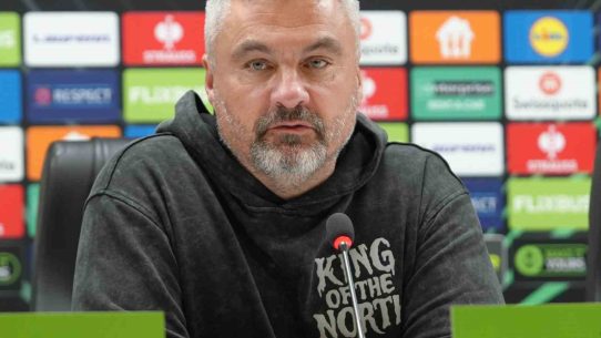 AEK yenilgisi sonrası Reis: İlk yarı bizdik, ikinci yarı sahada yoktuk