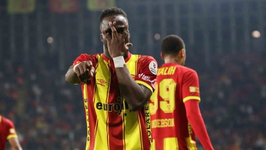 Göztepe’de transfer trafiği hızlandı: Olaitan Beşiktaş’a, Rhaldney Alverca’ya