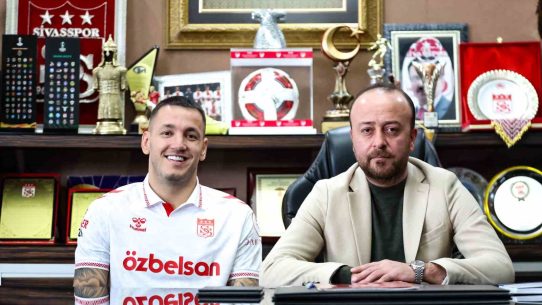 Rey Manaj, 3.5 yıllık sözleşmeyle yeniden Sivasspor’da
