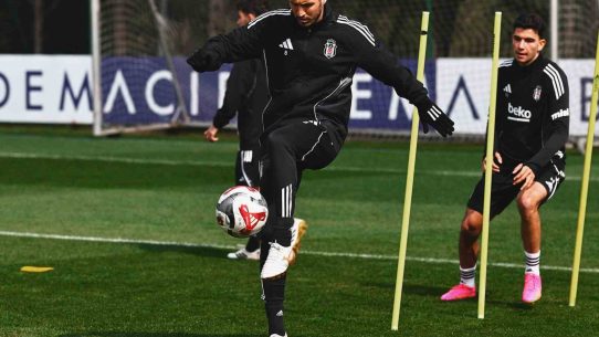 Nevzat Demir Tesisleri’nde Kasımpaşa mesaisi! Beşiktaş, ligdeki kritik randevu öncesi hazırlıklarını sürdürüyor.