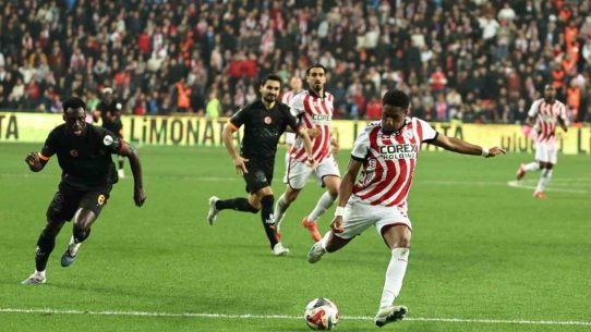 Galatasaray bu sezon ikinci kez 4 gol yedi