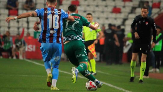 Trabzonspor, Ziraat Türkiye Kupası finalinde Konyaspor’u 1-0 geride bıraktı
