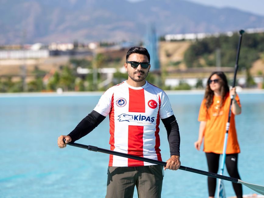 Two people paddleboarding on a sunny day in Kahramanmaraş, Türkiye.
