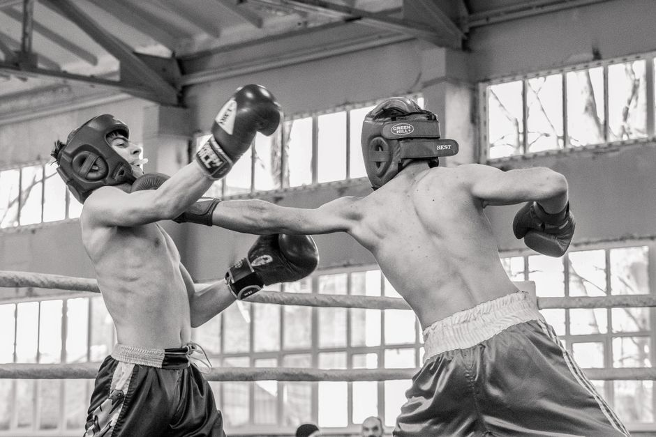 Intense training boxing match focused on agility and strength indoors.